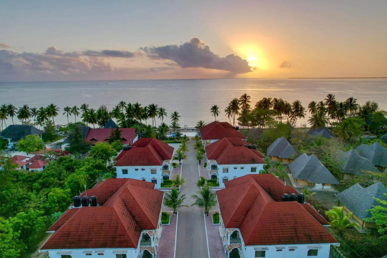 Sunny Palms Beach Bungalows Уроа Екстериор снимка