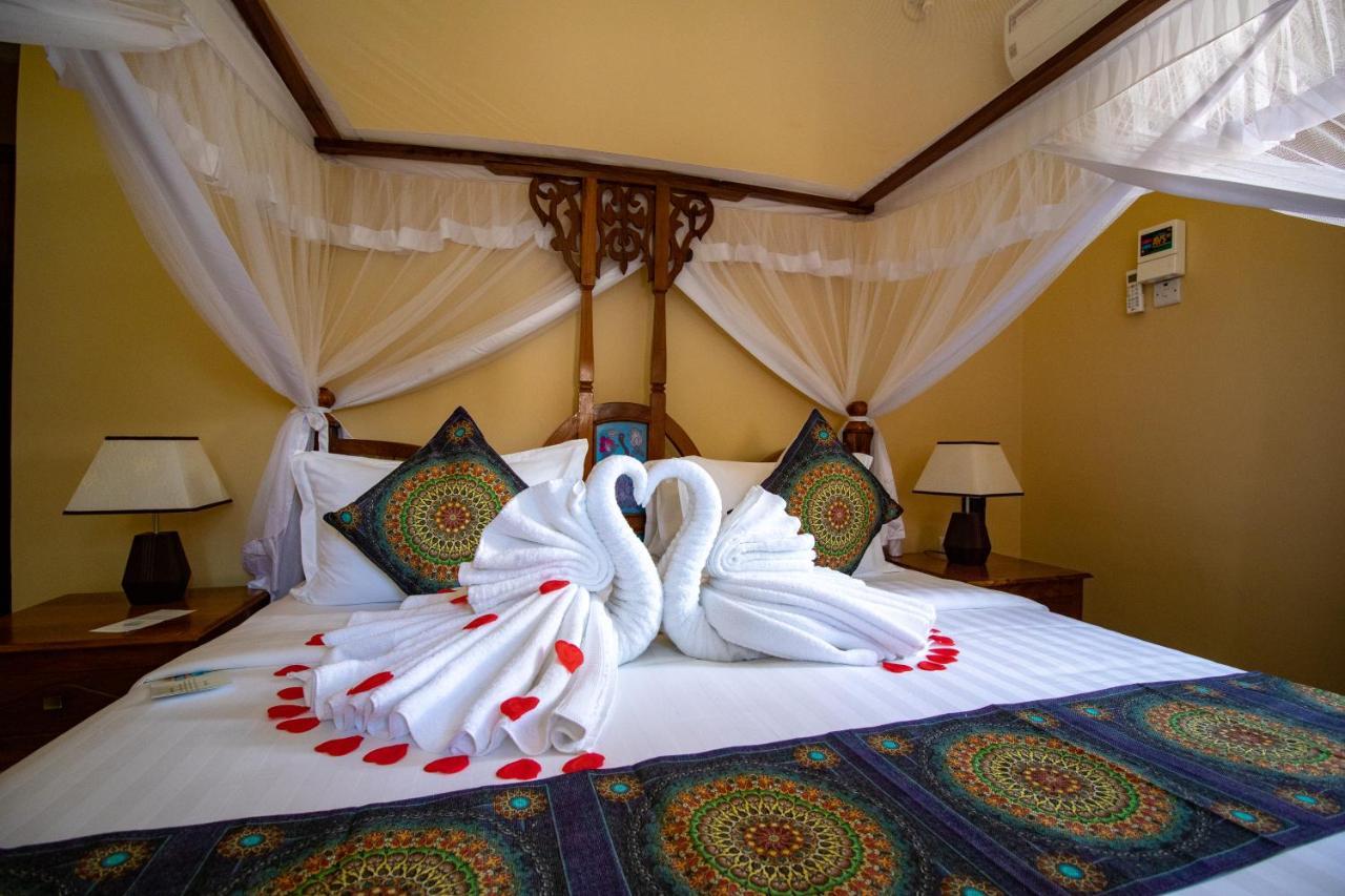 Sunny Palms Beach Bungalows Уроа Екстериор снимка
