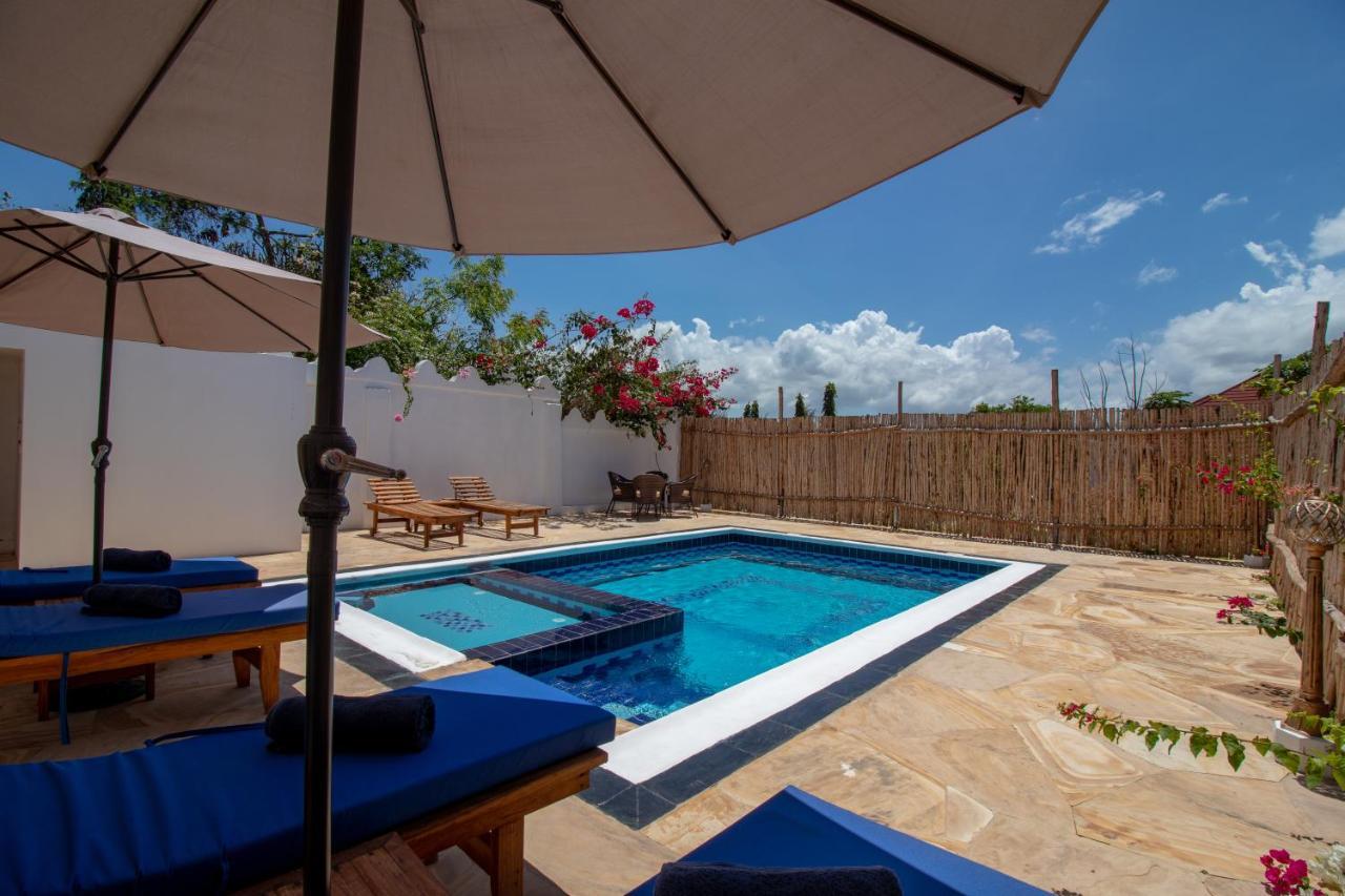 Sunny Palms Beach Bungalows Уроа Екстериор снимка